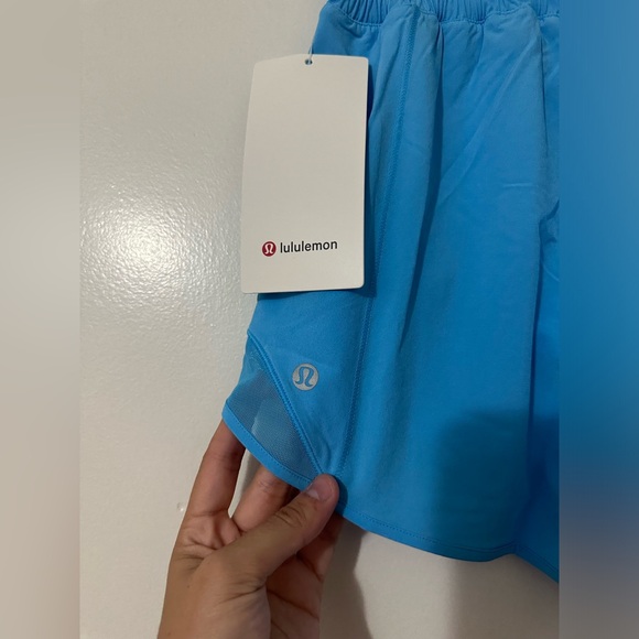 NWT Lululemon Hotty Hot High-Rise Lined Short 4” Kayak Blue size 2 - Picture 3 of 5